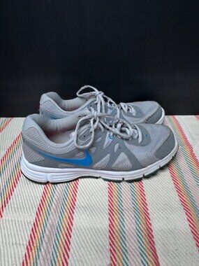 Nike Revolution 2 Woman's Size 9.5